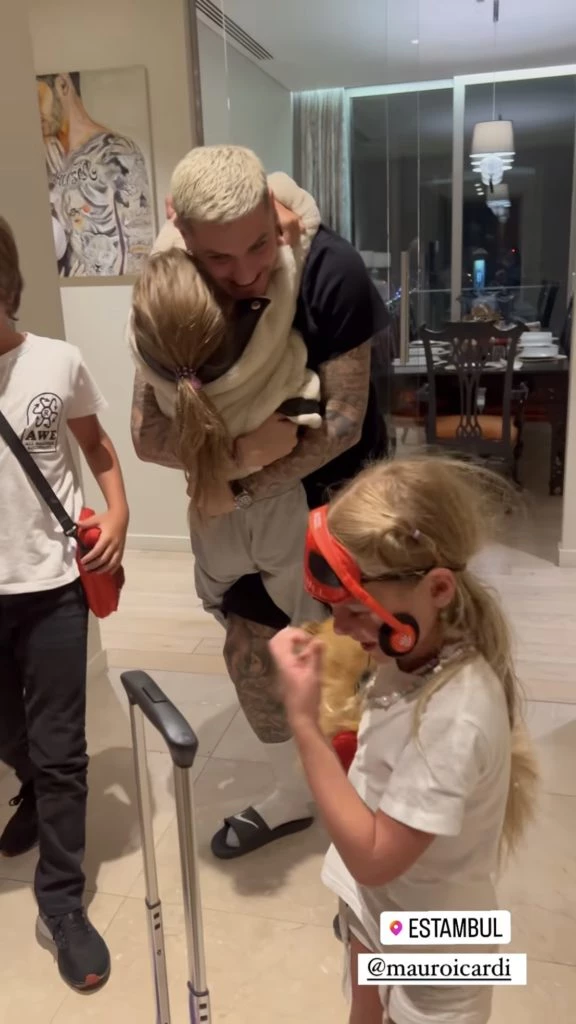 Mauro Icardi se reencontró con sus hijas y los hijos de Wanda. Foto: Instagram.