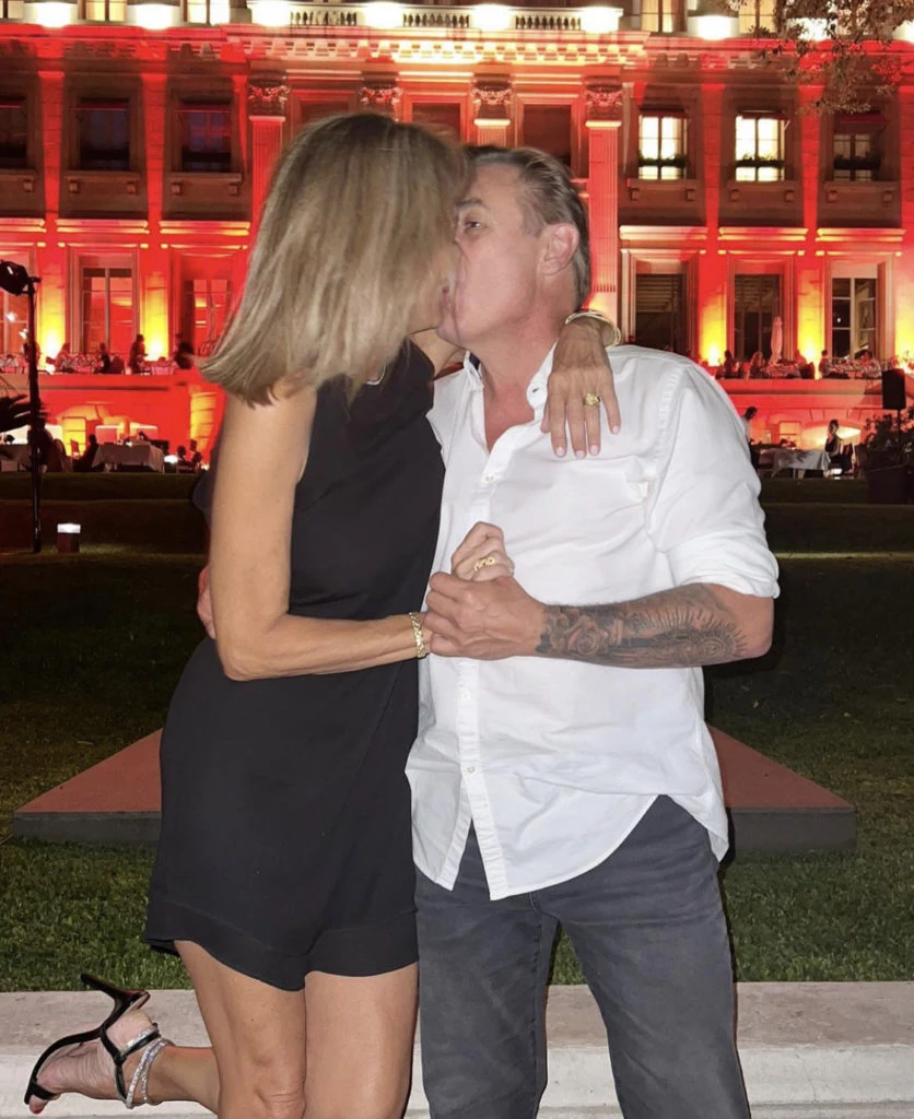 Nequi Galotti y un look muy trendy para celebrar San Valentín en pareja