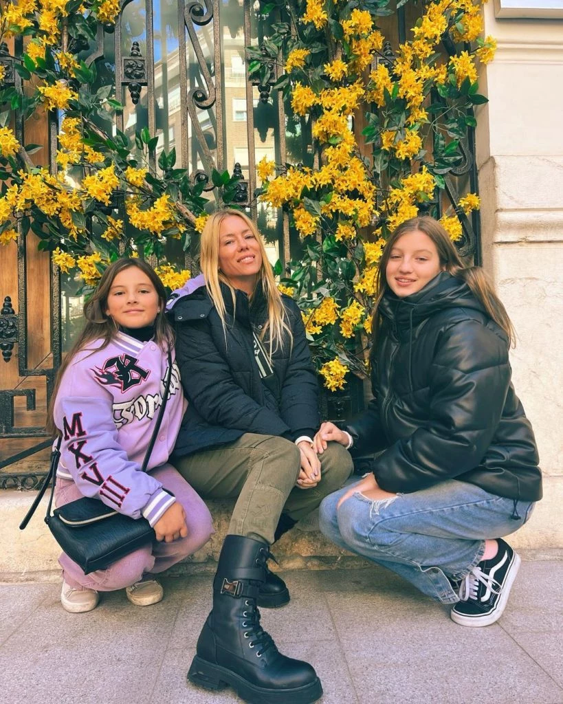 Nicole Neumann con sus hijas, Allegra y Sienna