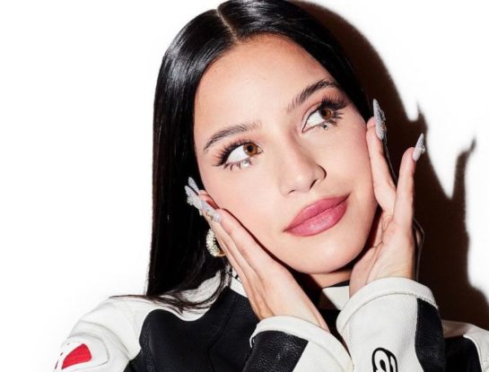 El look trendy de Emilia Mernes en Nueva York