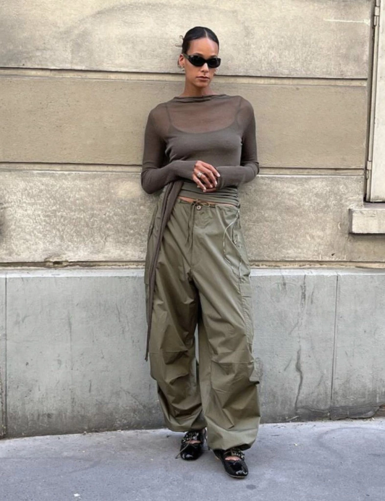 Pantalones parachute, la prenda más fashion del año