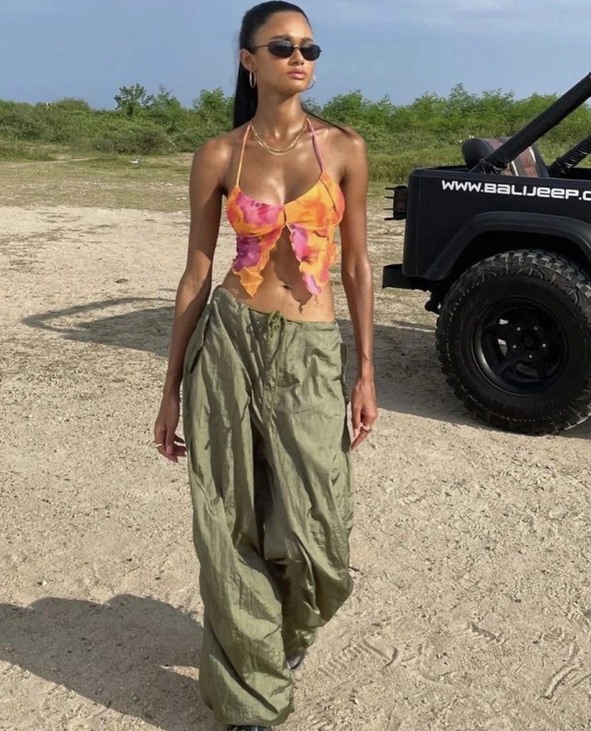 Pantalones parachute, la prenda más fashion del año. Foto: Pinterest.