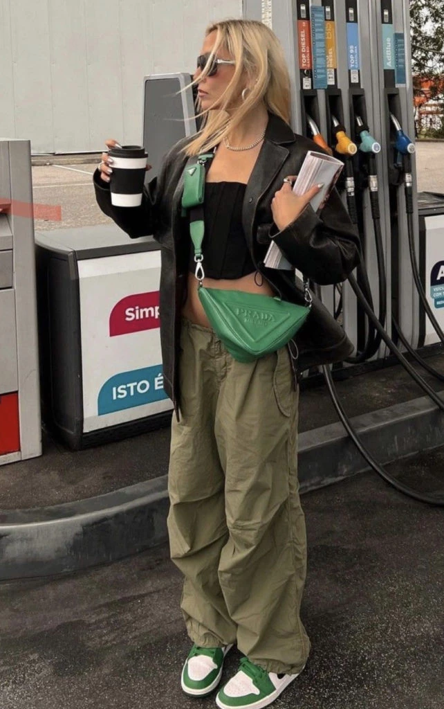 Pantalones parachute, la prenda más fashion del año. Foto: Pinterest.