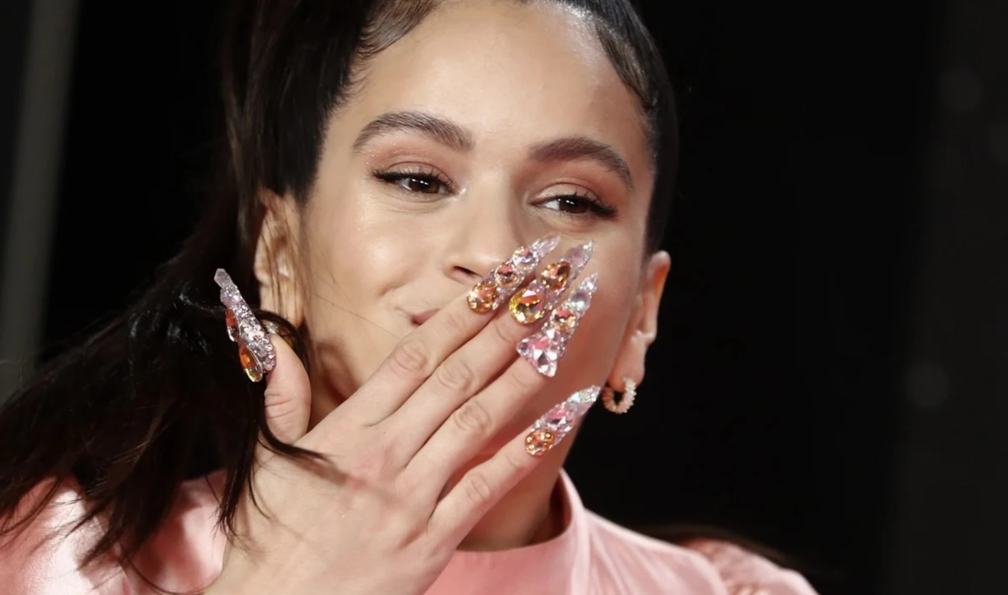 Por qué Rosalía abandona el nail art, que se convirtió en su marca registrada