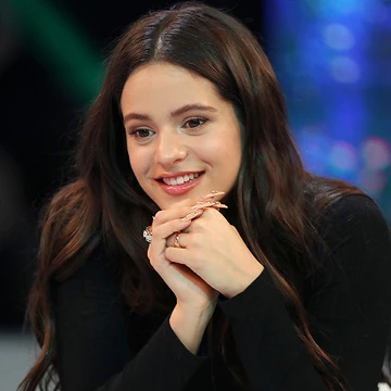 Rosalía apostaba por uñas largas y diseños extravagantes