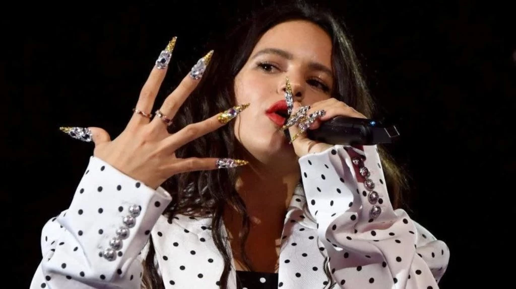 Rosalía impuso el nail art en la industria musical