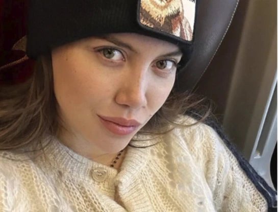 En Italia: Wanda Nara causó impacto con un abrigadísimo look de Gucci by Adidas