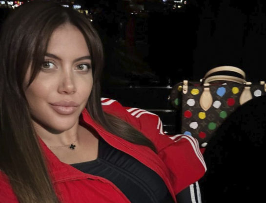 El look sporty chic de Wanda Nara en Turquía