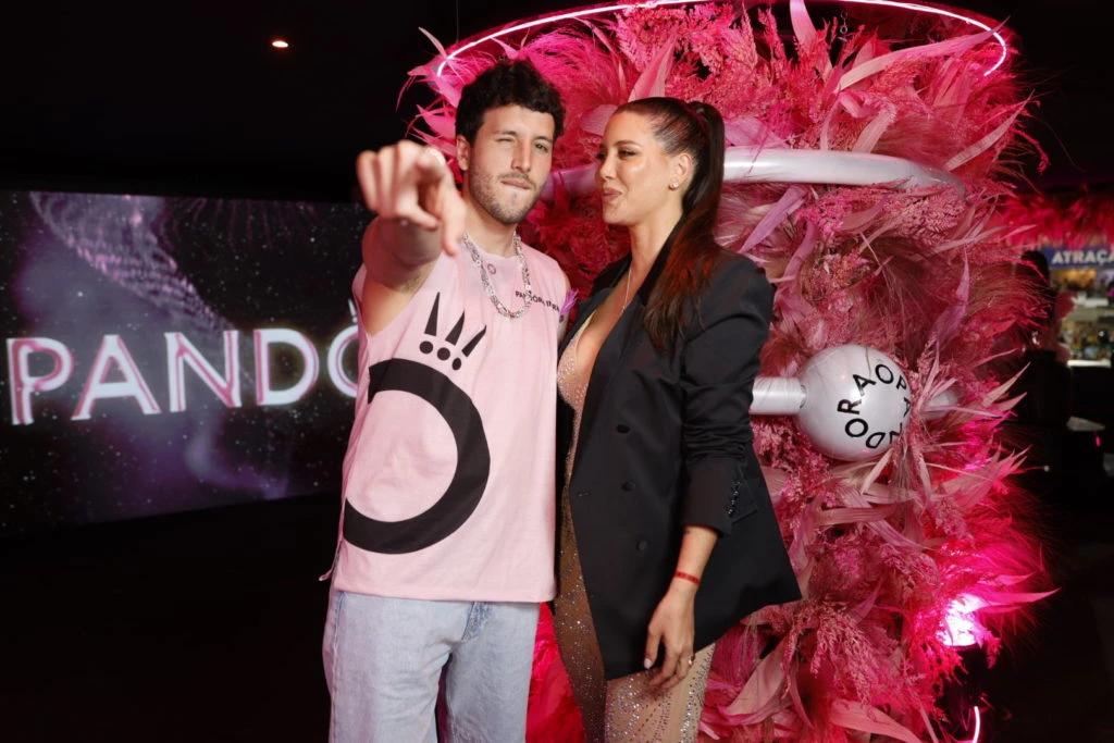 Wanda Nara y Sebastián Yatra, muy cerca en el Carnaval de Río