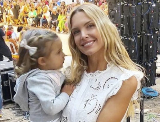 Cali, la hija de Sofía Zámolo, vio por primera vez a su mamá desfilando: cómo reaccionó