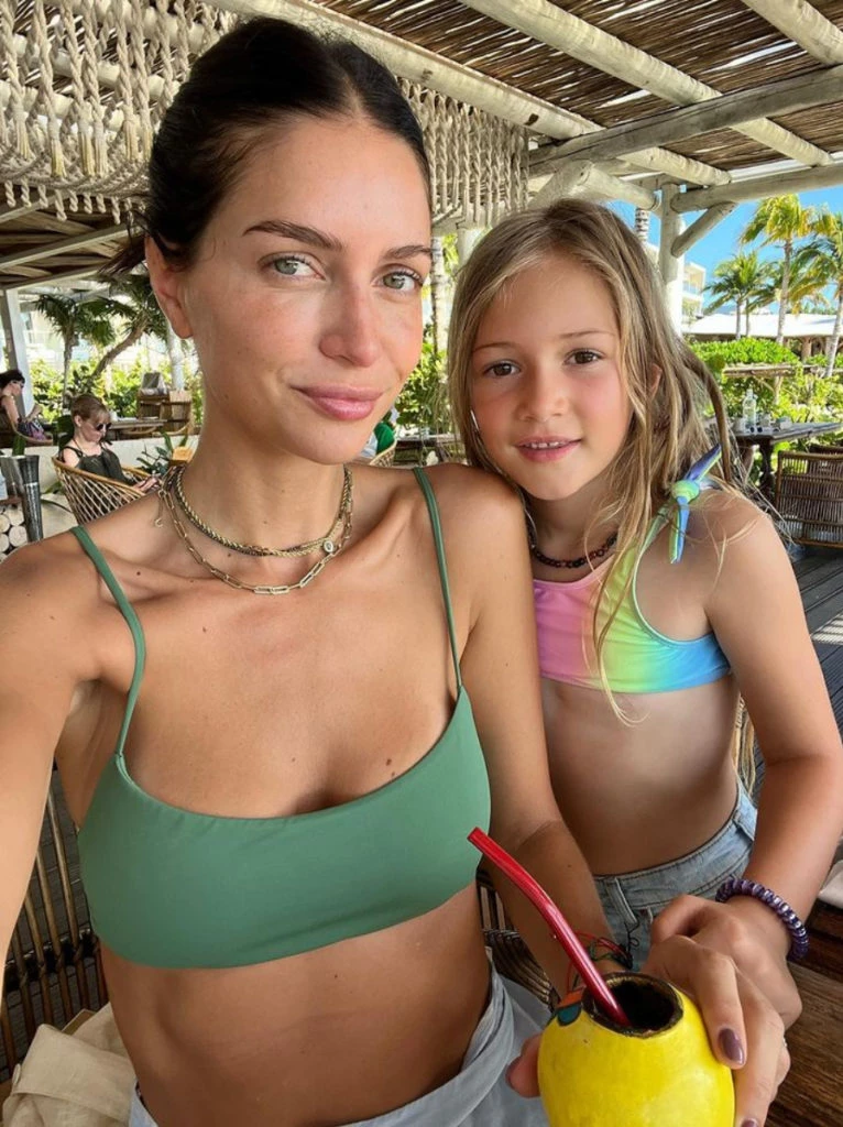 Zaira Nara y su hija Malaika en México