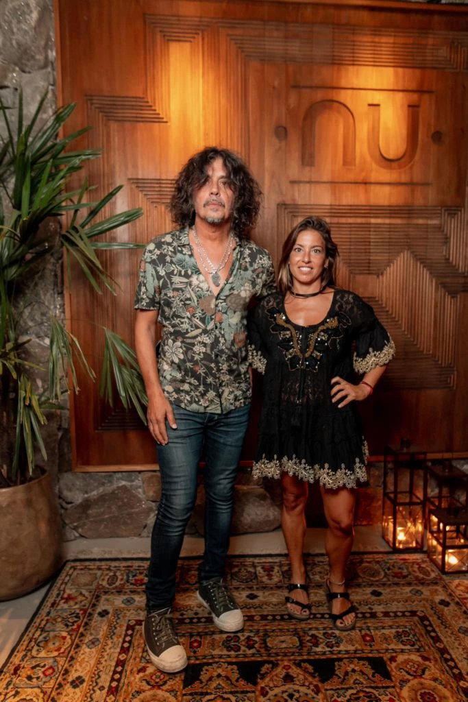 Zorrito Von Quintiero junto a su novia