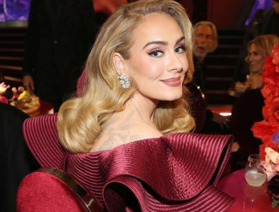 Adele deslumbró con su look old Hollywood en los Grammy Awards