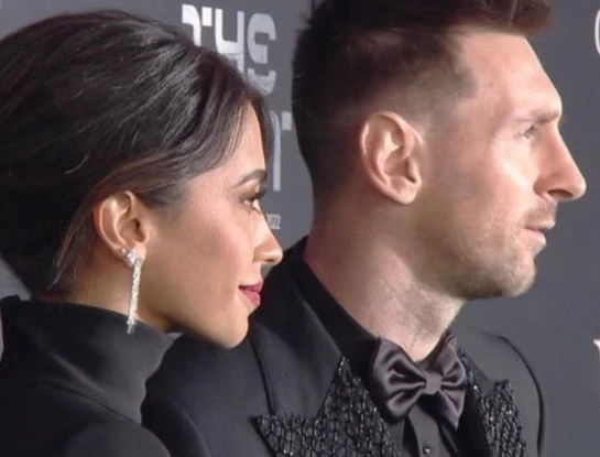 Antonela Roccuzzo y Leo Messi compartieron look: se vistieron con brillos y total black para la gala de los Premios The Best