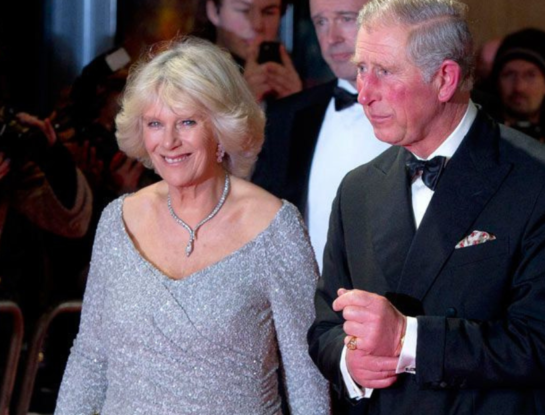 Cuál es la estrategia de Carlos III para mejorar la imagen de Camilla Parker Bowles antes de su coronación