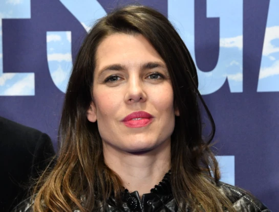 Charlotte Casiraghi lleva la campera de cuero que será el hit del invierno 2023