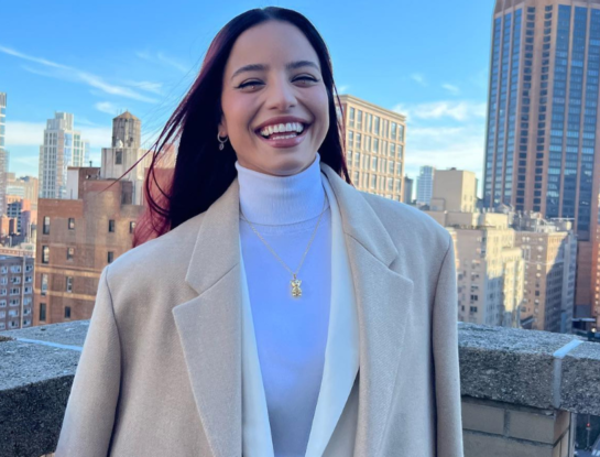 Emilia Mernes llevó el look sastrero más chic en la Semana de la Moda de Nueva York