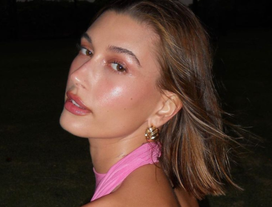 Qué es la tendencia 'gorpcore' que adoptaron Rihanna y Hailey Bieber