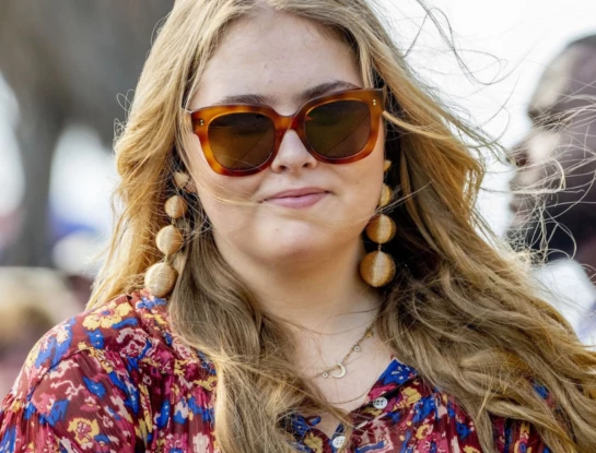 El look fashionista de la princesa Amalia en St. Martin, que revela las claves de su estilo