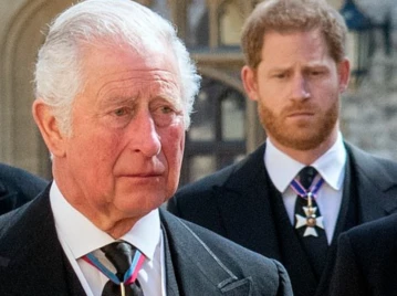 rey carlos III y harry