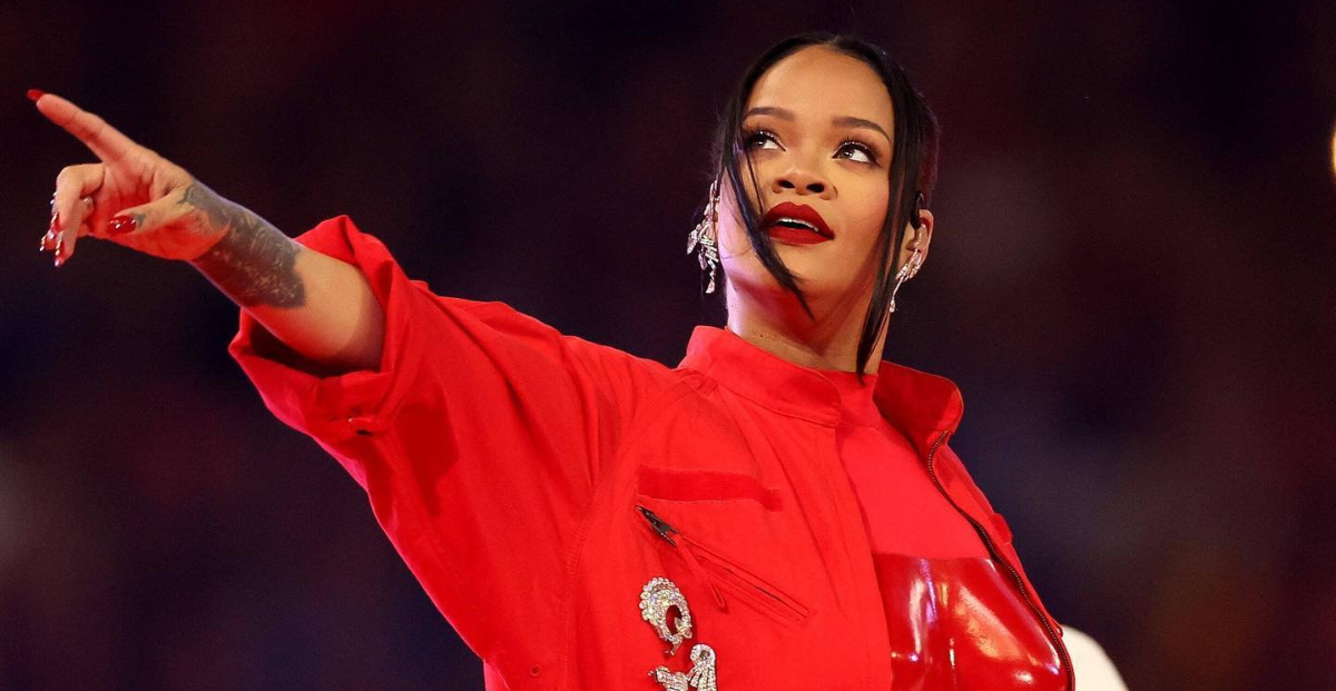 Titanium Rihanna Rihanna deslumbró con look al rojo vivo y nuevo embarazo en el Super ...