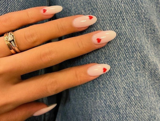 3 diseños de uñas stiletto para lucir en San Valentín