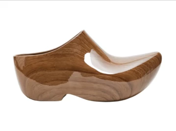 Balenciaga se suma a la temporada de zuecos