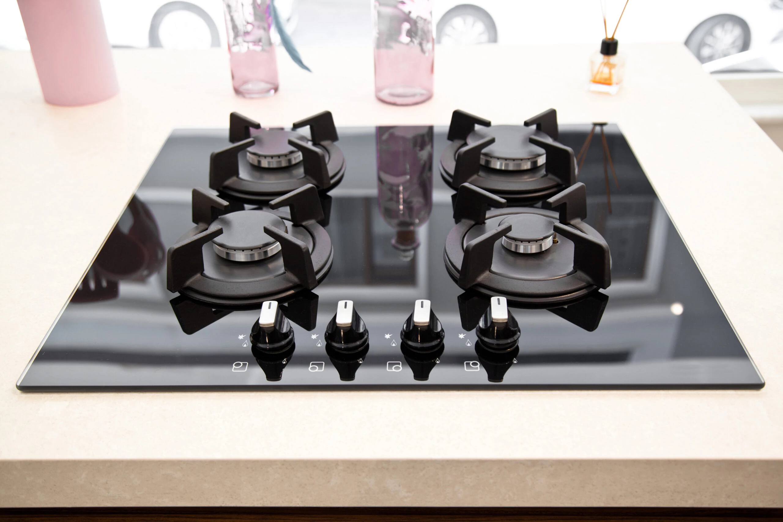 Paso a paso: cómo limpiar las rejillas de la cocina en 5 minutos