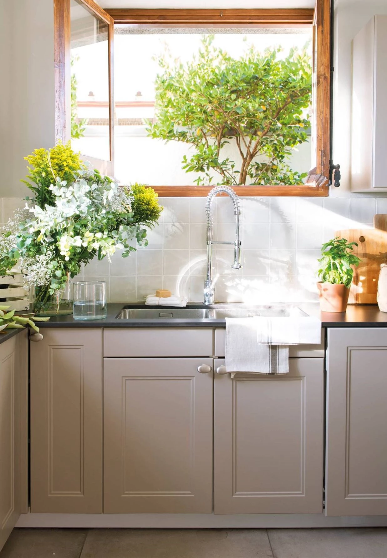 Cómo pintar y renovar los muebles de tu cocina en un fin de semana –  Revista Para Ti