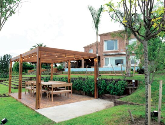 Enamorate de la decoración de esta "casa jardín" diseñada para el encuentro