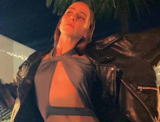 Ámbar de Benedictis brilló con su look para la presentación de la serie Ringo