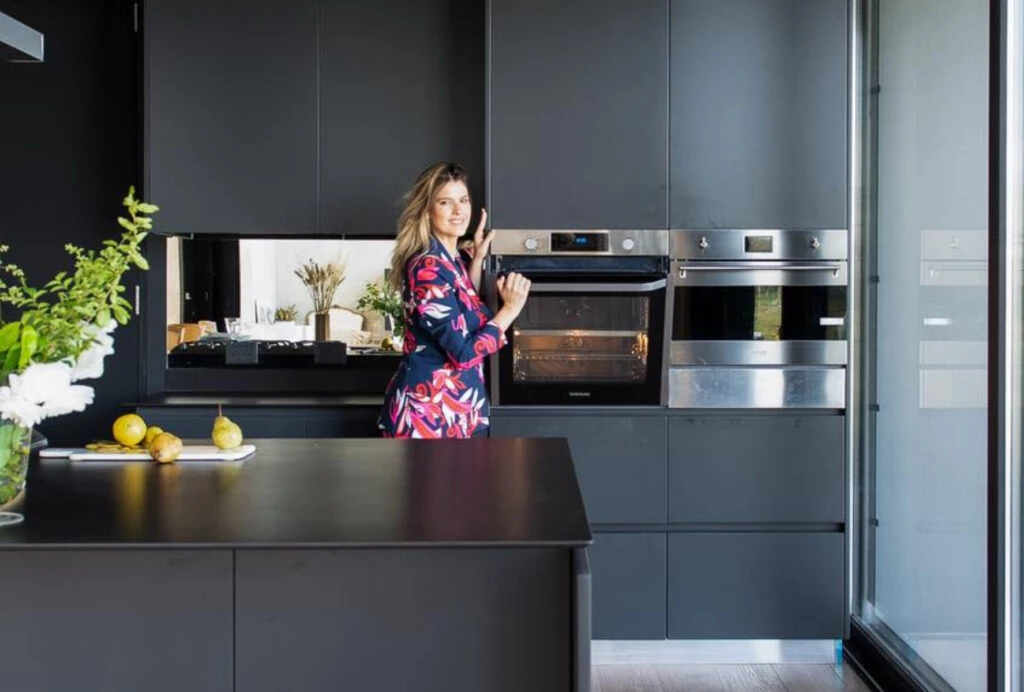 Así es la cocina total black de Mery del Cerro