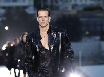 Así fue la vuelta de Iván de Pineda a la pasarela de Versace a casi 30 años de su debut