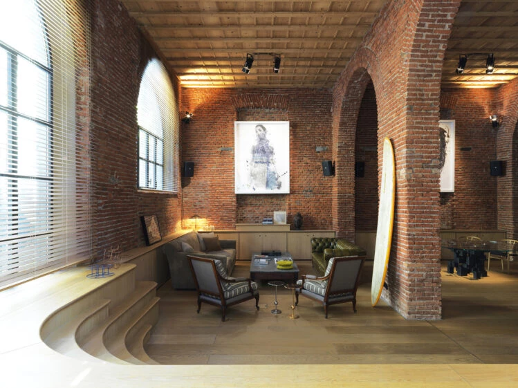 Así se transformó un antiguo laboratorio en un loft canchero y con estilo industrial