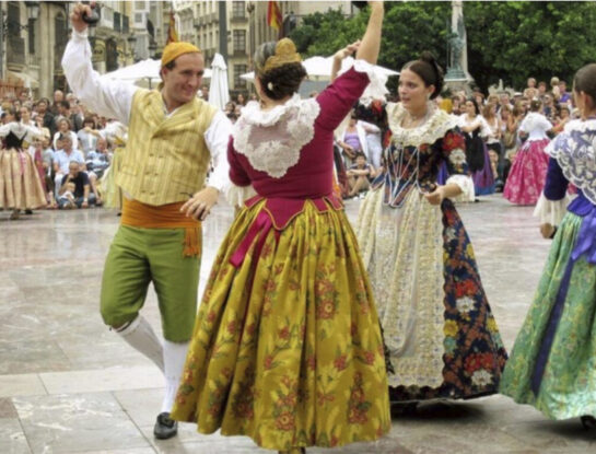 Bajo los cielos del mundo: las Fallas Valencianas