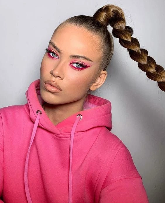 Baddie makeup, la tendencia beauty que resalta el color rosa