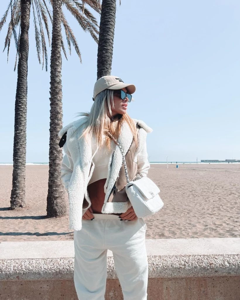 Cami Homs lució un abrigo súper trendy