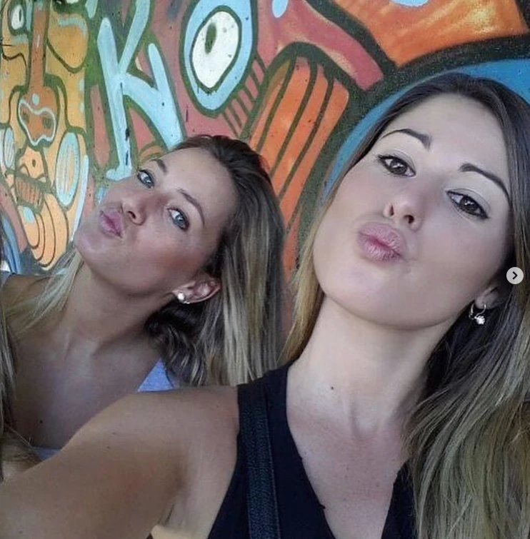 Mica Viciconte y amiga