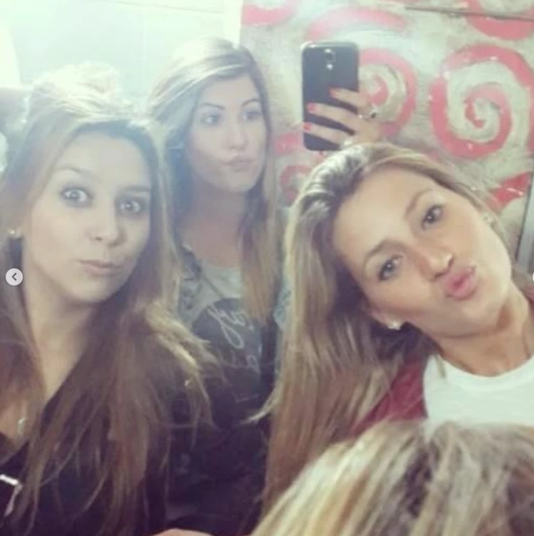 Mica Viciconte y amiga