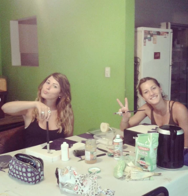 Mica Viciconte y amiga