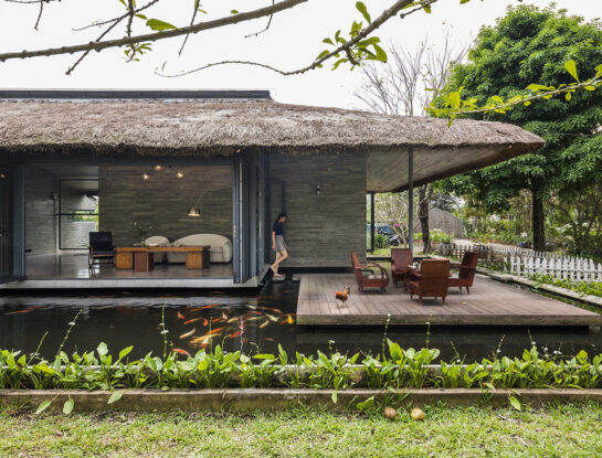 Casa Am: un proyecto con espíritu zen construido con materiales naturales