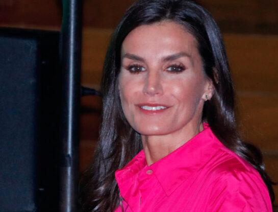 Letizia Ortiz confirma que el vestido camisero es la prenda comodín del guardarropas