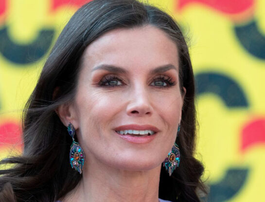 Letizia da cátedra de estilismo con un look súper chic