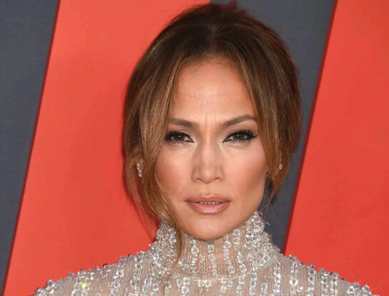 Este es el espectacular look de Jennifer López con el que causó alto impacto
