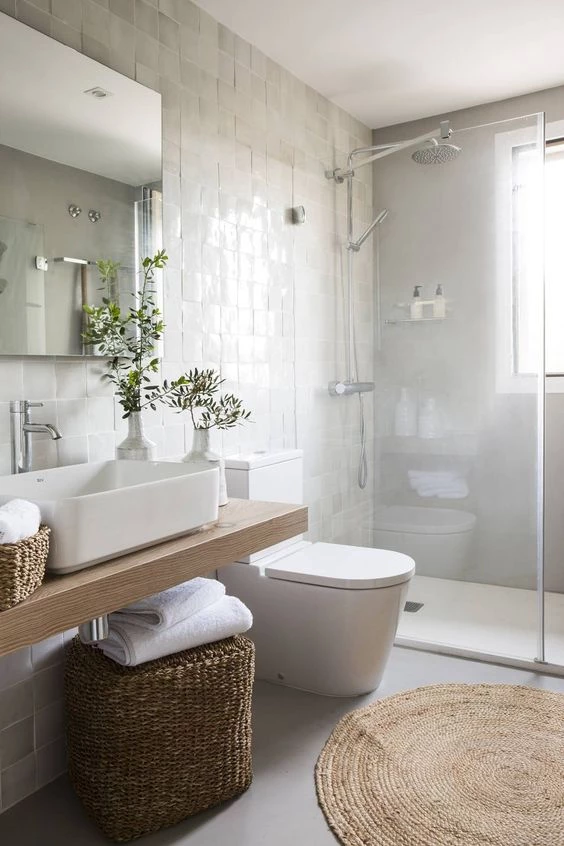 ▷ Baños pequeños con ducha. Ideas para reformar baños 2024.  Bathroom  layout, Small bathroom design, Bathroom interior design
