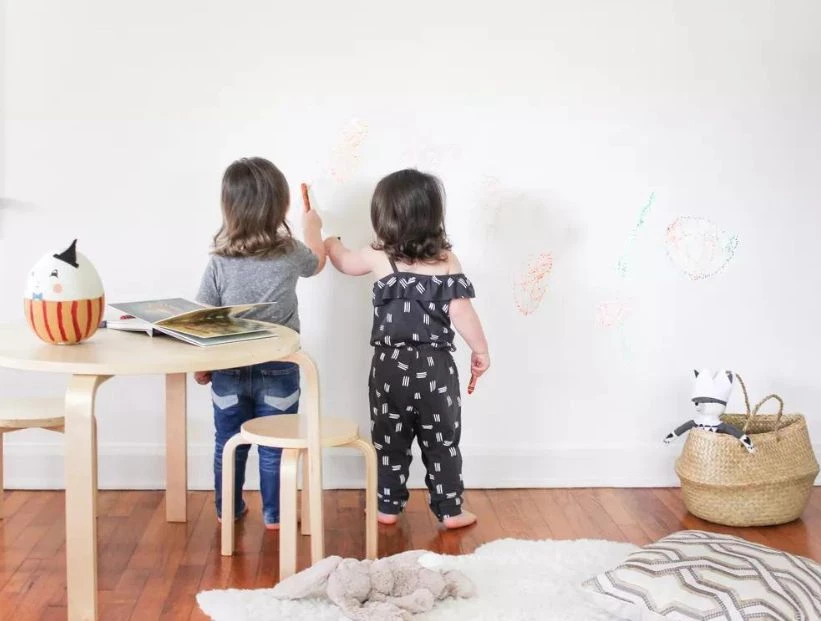 Trucos de limpieza: cómo sacar crayón de la pared