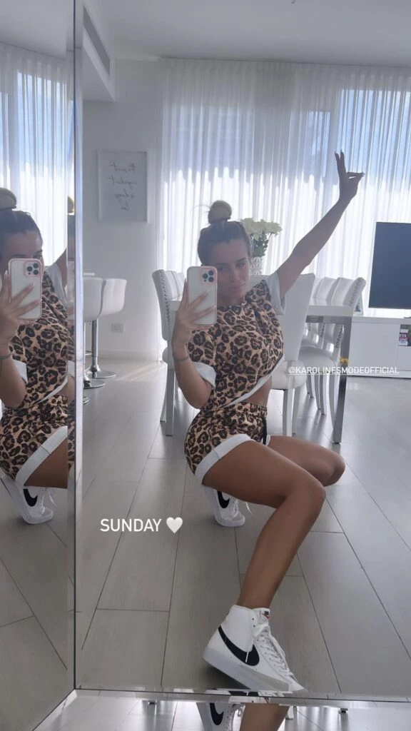 El look animal print de Cami Homs. Foto: Instagram.