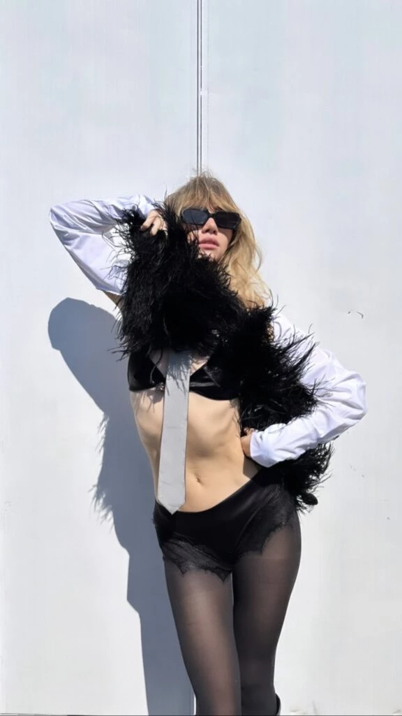 El look de Suki Waterhouse en Lollapalooza. Foto: Instagram.