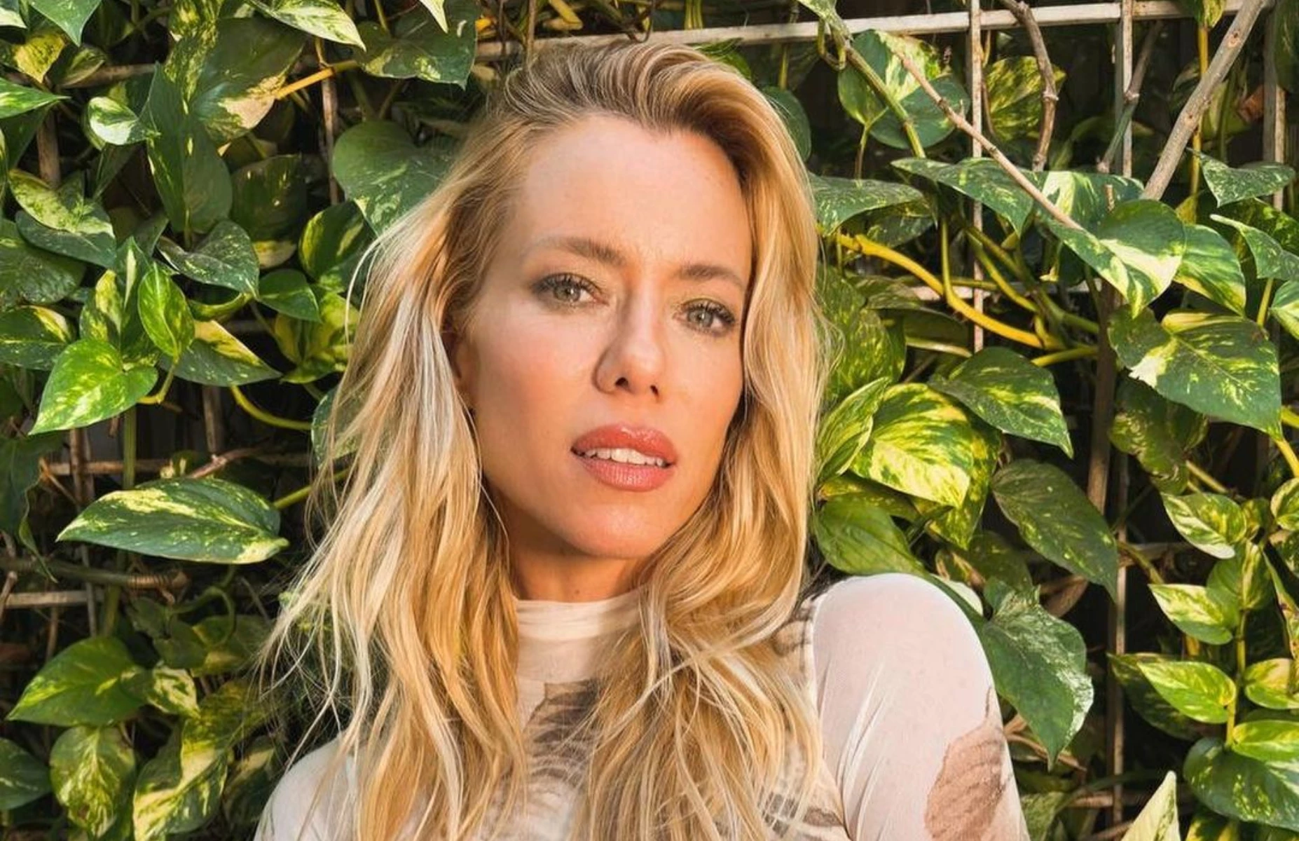 El viaje relámpago de Nicole Neumann y sus hijas, Allegra y Sienna, a Neuquén