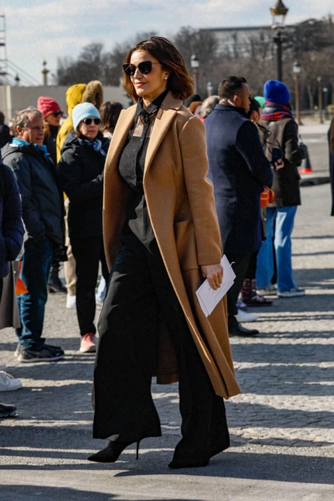 Nadia Farès en desfile de Dior
